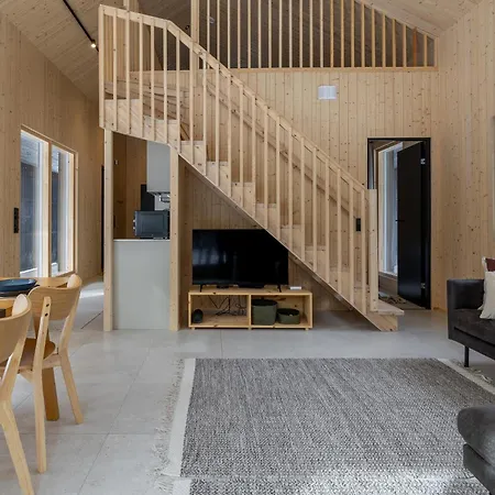 Apartment Kuusi By Hiyllaes *